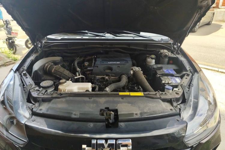 Used JMC Baodian 2020 2.5T Diesel Two-Wheel Drive Comfort Edition Long Wheelbase JX4D25A6L Engine Bay