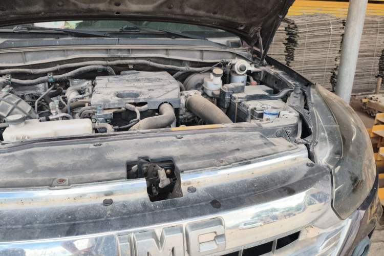 Used JMC Baodian 2020 2.5T Diesel Two-Wheel Drive Comfort Edition Long Wheelbase JX4D25A6L Engine Bay Left