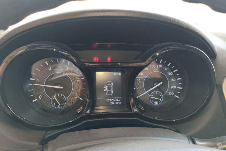 Used JMC Baodian 2020 2.5T Diesel Two-Wheel Drive Comfort Edition Long Wheelbase JX4D25A6L Instrument Cluster