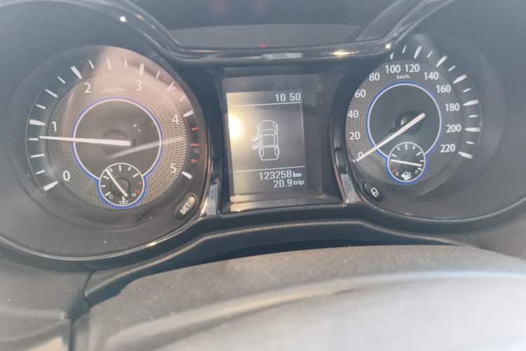Used JMC Baodian 2020 2.5T Diesel Two-Wheel Drive Comfort Edition Long Wheelbase JX4D25A6L Odometer Close Up