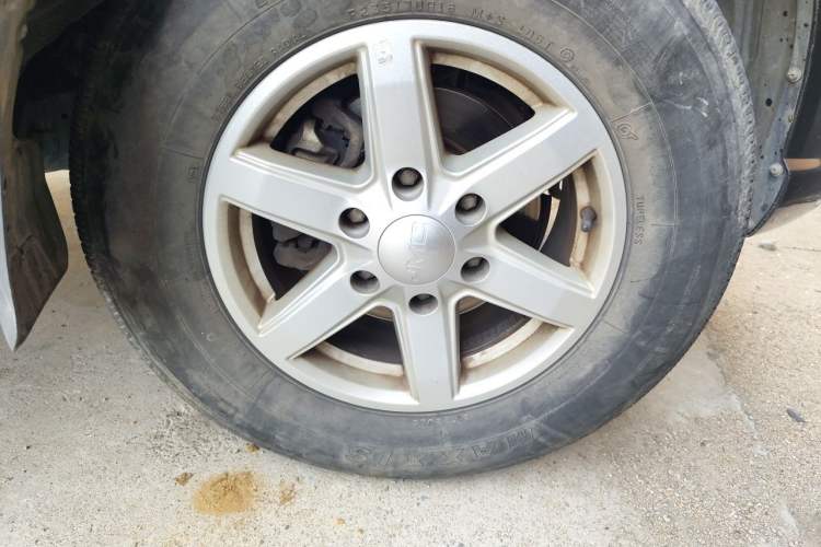 Used JMC Baodian 2020 2.5T Diesel Two-Wheel Drive Comfort Edition Long Wheelbase JX4D25A6L Right Front Wheel Hub