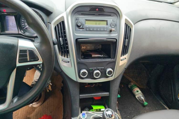 Used JMC Baodian 2020 2.5T Diesel Two-Wheel Drive Comfort Edition Long Wheelbase JX4D25A6L Audio And AC Panel