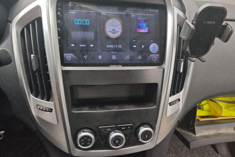 Used JMC Baodian 2020 2.5T Diesel Two-Wheel Drive Comfort Edition Long Wheelbase JX4D25A6L Audio And AC Panel