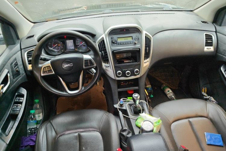 Used JMC Baodian 2020 2.5T Diesel Two-Wheel Drive Comfort Edition Long Wheelbase JX4D25A6L Center Console