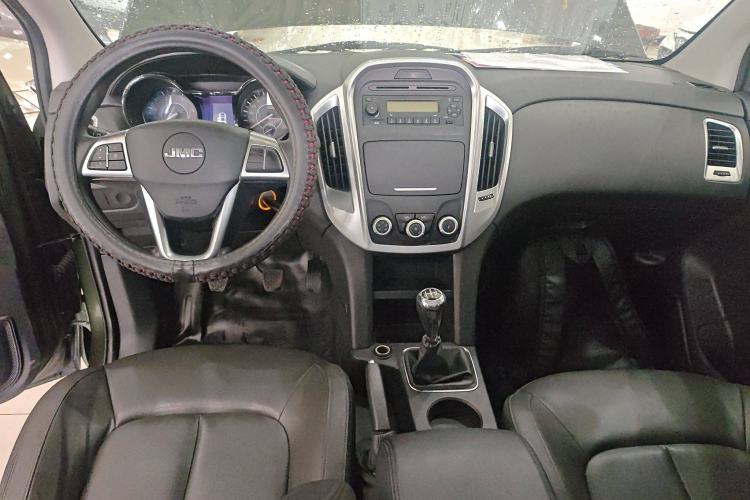 Used JMC Baodian 2020 2.5T Diesel Two-Wheel Drive Comfort Edition Long Wheelbase JX4D25A6L Center Console