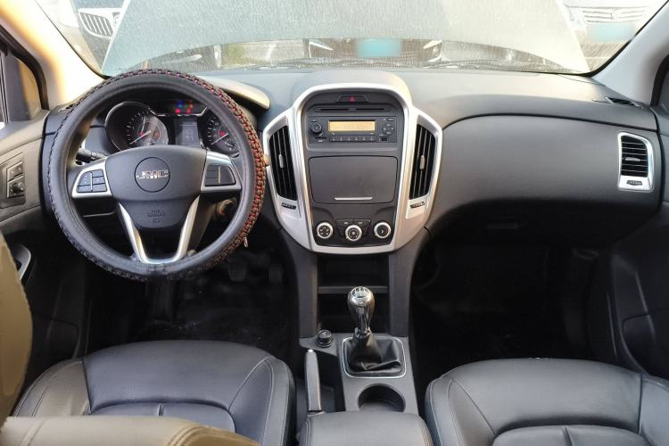 Used JMC Baodian 2020 2.5T Diesel Two-Wheel Drive Comfort Edition Long Wheelbase JX4D25A6L Center Console