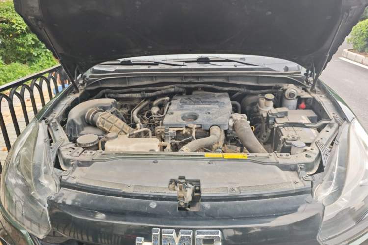 Used JMC Baodian 2020 2.5T Diesel Two-Wheel Drive Comfort Edition Long Wheelbase JX4D25A6L Engine Bay