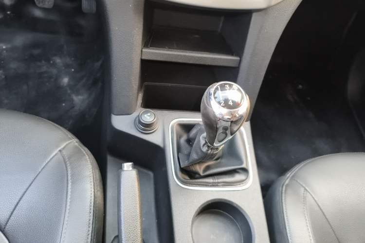 Used JMC Baodian 2020 2.5T Diesel Two-Wheel Drive Comfort Edition Long Wheelbase JX4D25A6L Gear Lever