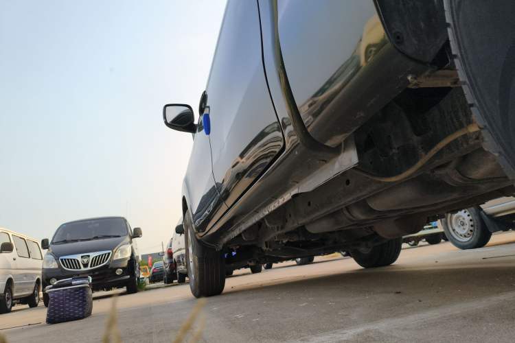 Used JMC Baodian 2020 2.5T Diesel Two-Wheel Drive Comfort Edition Long Wheelbase JX4D25A6L Left Side Sill
