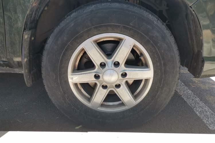Used JMC Baodian 2020 1.8T Gasoline Two-Wheel Drive Comfort Edition Standard Wheelbase JX4G18A6L Right Front Wheel Hub