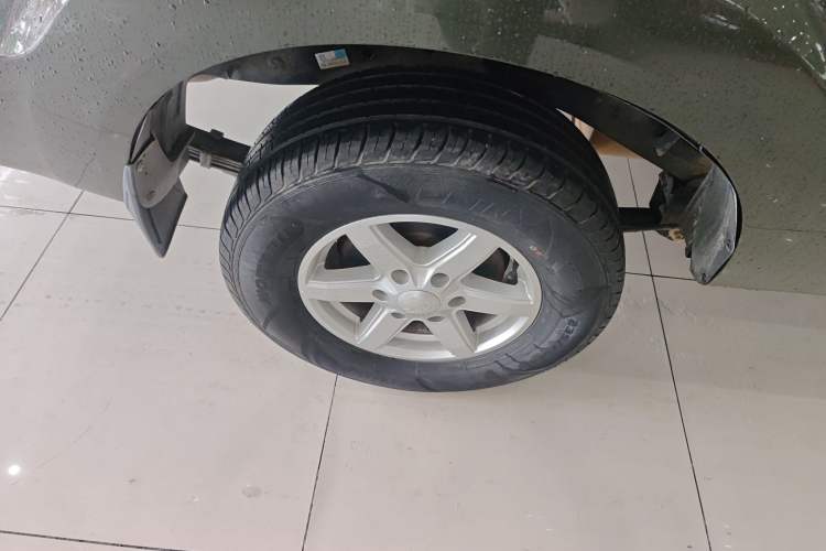 Used JMC Baodian 2020 2.5T Diesel Two-Wheel Drive Comfort Edition Long Wheelbase JX4D25A6L Right Rear Wheel Hub