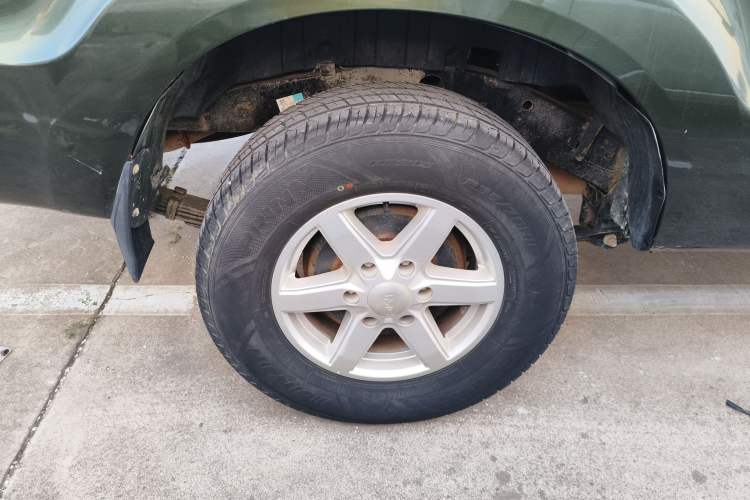 Used JMC Baodian 2020 2.5T Diesel Two-Wheel Drive Comfort Edition Long Wheelbase JX4D25A6L Right Rear Wheel Hub