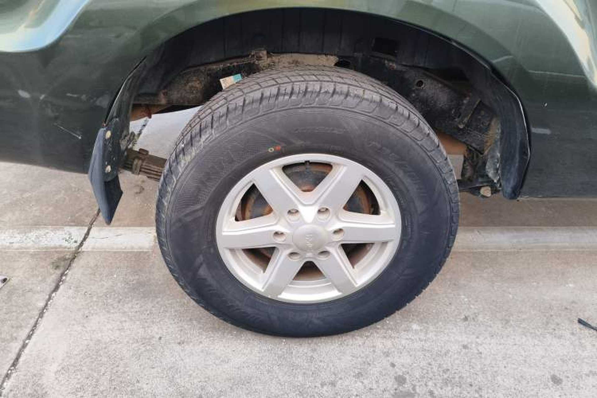 Used JMC Baodian 2020 2.5T Diesel Two-Wheel Drive Comfort Edition Long Wheelbase JX4D25A6L Right Rear Wheel Hub