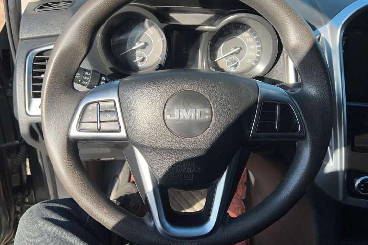 Used JMC Baodian 2020 2.5T Diesel Two-Wheel Drive Comfort Edition Long Wheelbase JX4D25A6L Steering Wheel