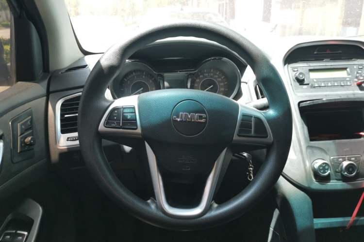Used JMC Baodian 2020 1.8T Gasoline Two-Wheel Drive Comfort Edition Standard Wheelbase JX4G18A6L Steering Wheel