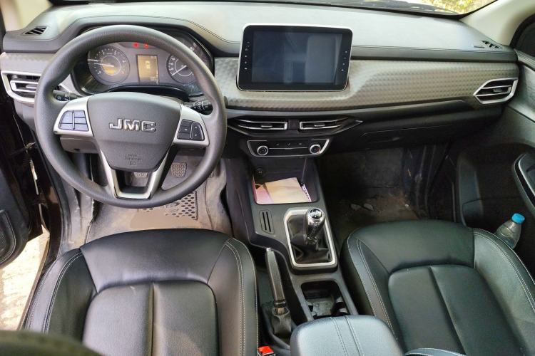 Used JMC Baodian 2020 2.5T Diesel Two-Wheel Drive Comfort Edition Long Wheelbase JX4D25A6L Center Console