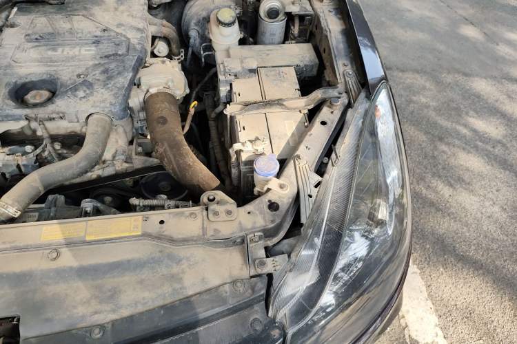Used JMC Baodian 2020 2.5T Diesel Two-Wheel Drive Comfort Edition Long Wheelbase JX4D25A6L Engine Bay Left