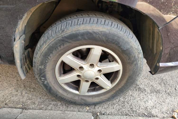 Used JMC Baodian 2020 2.5T Diesel Two-Wheel Drive Comfort Edition Long Wheelbase JX4D25A6L Right Front Wheel Hub