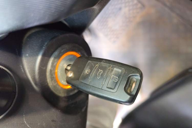 Used JMC Baodian 2020 2.5T Diesel Two-Wheel Drive Comfort Edition Long Wheelbase JX4D25A6L Vehicle Key
