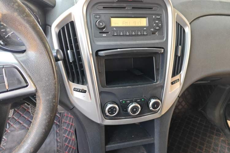 Used JMC Baodian 2020 2.5T Diesel Two-Wheel Drive Comfort Edition Standard Wheelbase JX4D25A6L Audio And AC Panel