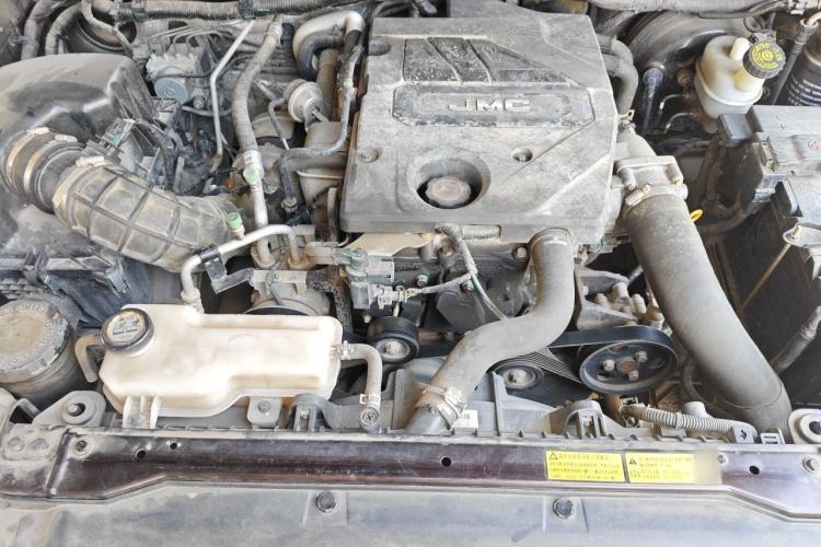 Used JMC Baodian 2020 2.5T Diesel Two-Wheel Drive Comfort Edition Standard Wheelbase JX4D25A6L Engine Bay