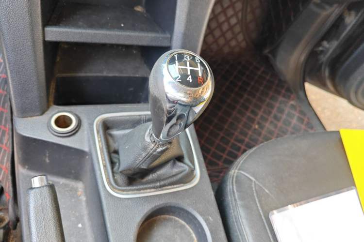 Used JMC Baodian 2020 2.5T Diesel Two-Wheel Drive Comfort Edition Standard Wheelbase JX4D25A6L Gear Lever