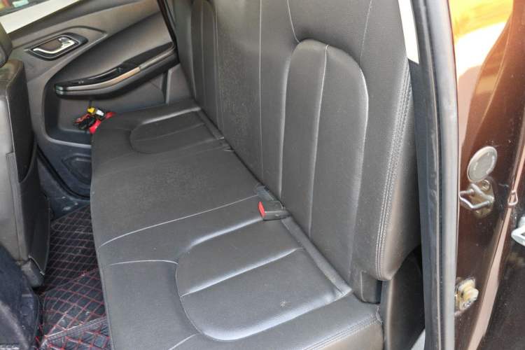 Used JMC Baodian 2020 2.5T Diesel Two-Wheel Drive Comfort Edition Standard Wheelbase JX4D25A6L Left Rear Seat