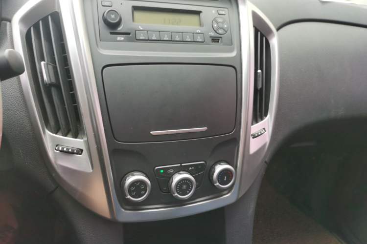Used JMC Baodian 2020 2.5T Diesel Two-Wheel Drive Luxury Edition Long Wheelbase JX4D25A6L Audio And AC Panel
