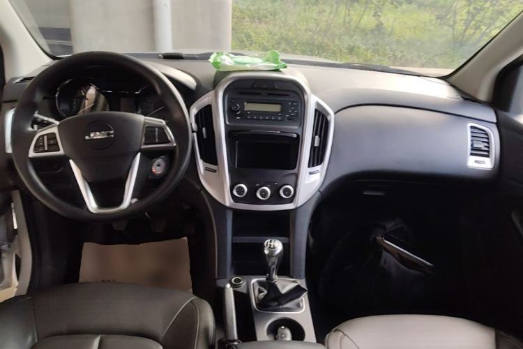 Used JMC Baodian 2020 2.5T Diesel Two-Wheel Drive Comfort Edition Long Wheelbase JX4D25A6L Center Console