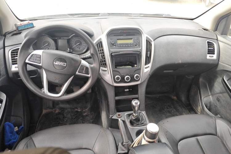 Used JMC Baodian 2020 2.5T Diesel Two-Wheel Drive Comfort Edition Long Wheelbase JX4D25A6L Center Console