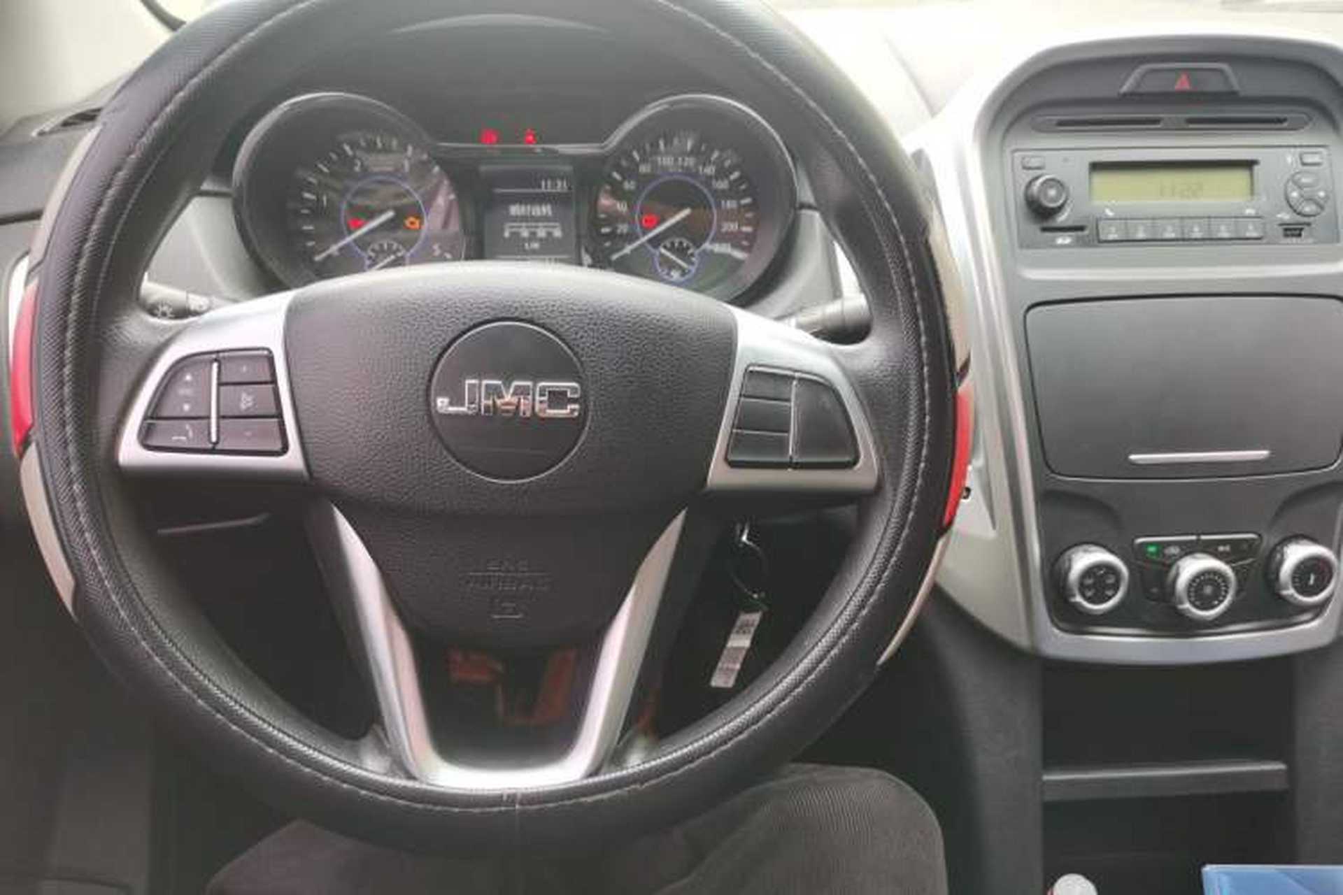 Used JMC Baodian 2020 2.5T Diesel Two-Wheel Drive Luxury Edition Long Wheelbase JX4D25A6L Center Console