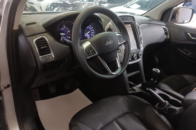 Used JMC Baodian 2020 2.5T Diesel Two-Wheel Drive Comfort Edition Long Wheelbase JX4D25A6L Center Console