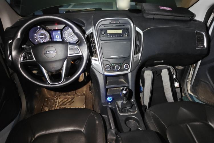 Used JMC Baodian 2020 2.5T Diesel Two-Wheel Drive Comfort Edition Long Wheelbase JX4D25A6L Center Console