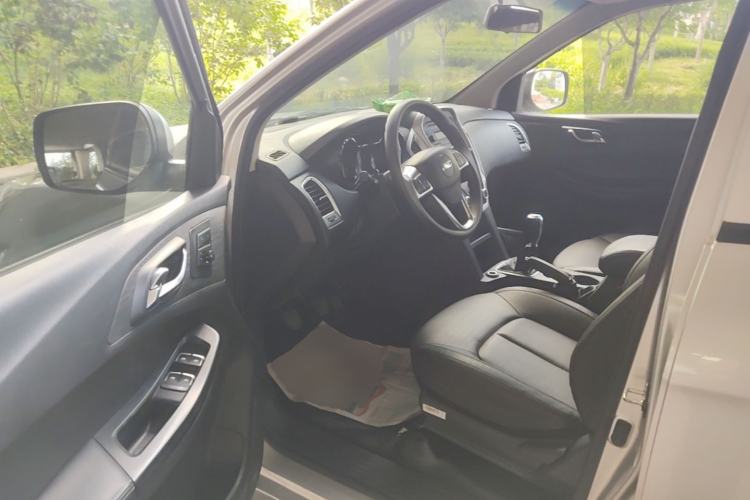 Used JMC Baodian 2020 2.5T Diesel Two-Wheel Drive Comfort Edition Long Wheelbase JX4D25A6L Driver Seat