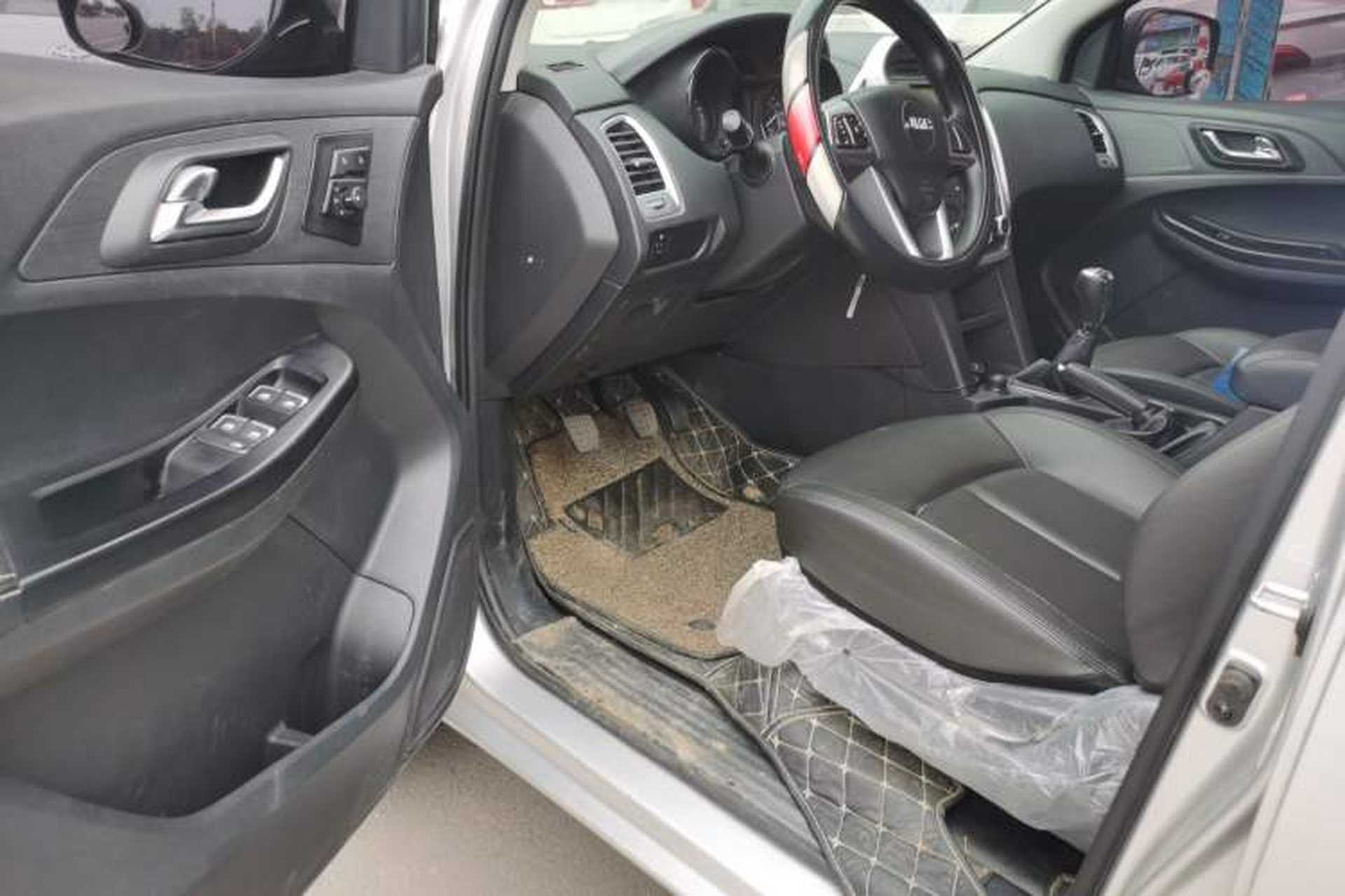 Used JMC Baodian 2020 2.5T Diesel Two-Wheel Drive Luxury Edition Long Wheelbase JX4D25A6L Driver Seat