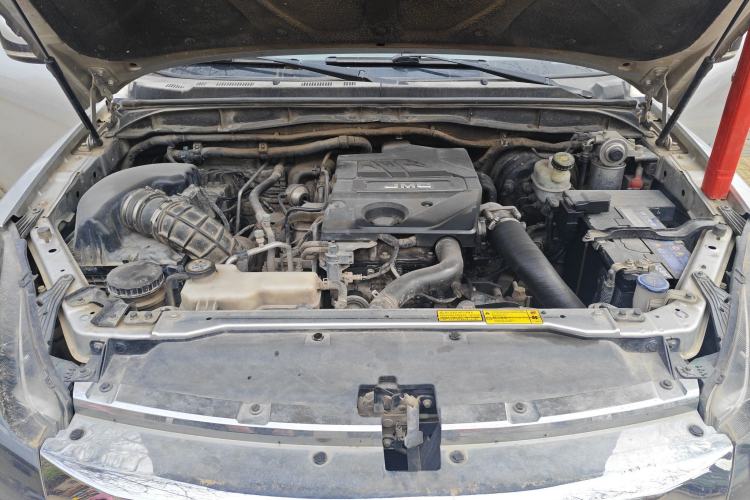 Used JMC Baodian 2020 2.5T Diesel Two-Wheel Drive Comfort Edition Long Wheelbase JX4D25A6L Engine Bay