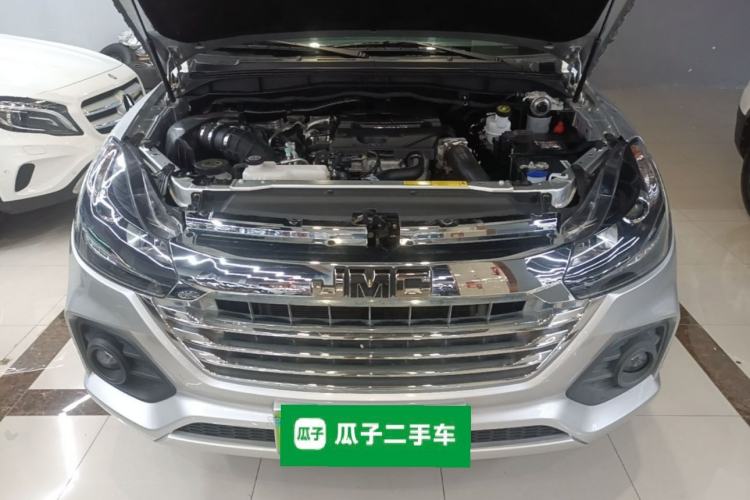 Used JMC Baodian 2020 2.5T Diesel Two-Wheel Drive Comfort Edition Long Wheelbase JX4D25A6L Engine Bay