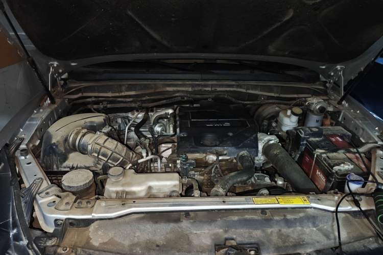 Used JMC Baodian 2020 2.5T Diesel Two-Wheel Drive Comfort Edition Long Wheelbase JX4D25A6L Engine Bay