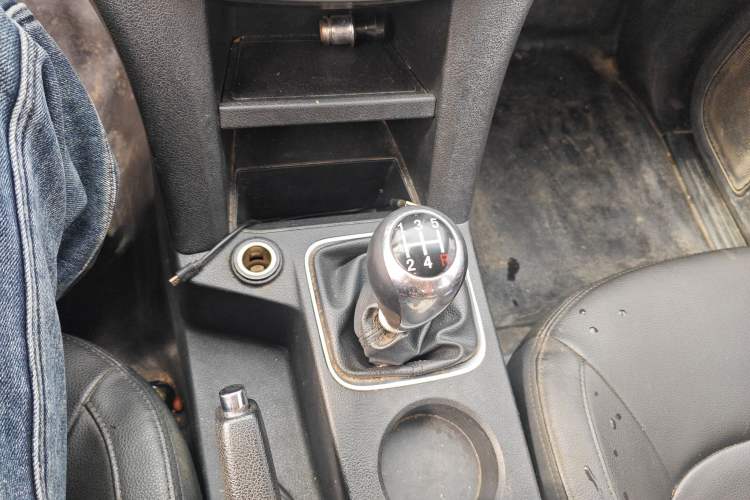 Used JMC Baodian 2020 2.5T Diesel Two-Wheel Drive Comfort Edition Long Wheelbase JX4D25A6L Gear Lever