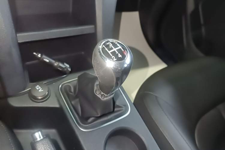 Used JMC Baodian 2020 2.5T Diesel Two-Wheel Drive Comfort Edition Long Wheelbase JX4D25A6L Gear Lever
