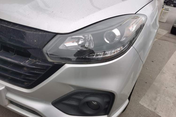Used JMC Baodian 2020 2.5T Diesel Two-Wheel Drive Luxury Edition Long Wheelbase JX4D25A6L Left Front Headlight