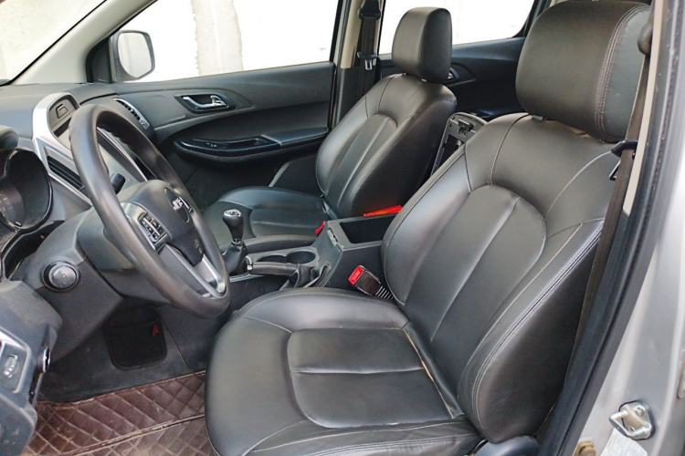Used JMC Baodian 2020 2.5T Diesel 4x4 Comfort Edition Long Wheelbase JX4D25A6L Left Front Seat
