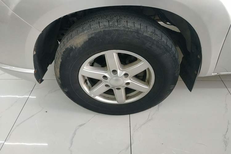 Used JMC Baodian 2020 2.5T Diesel Two-Wheel Drive Comfort Edition Long Wheelbase JX4D25A6L Left Front Wheel Hub