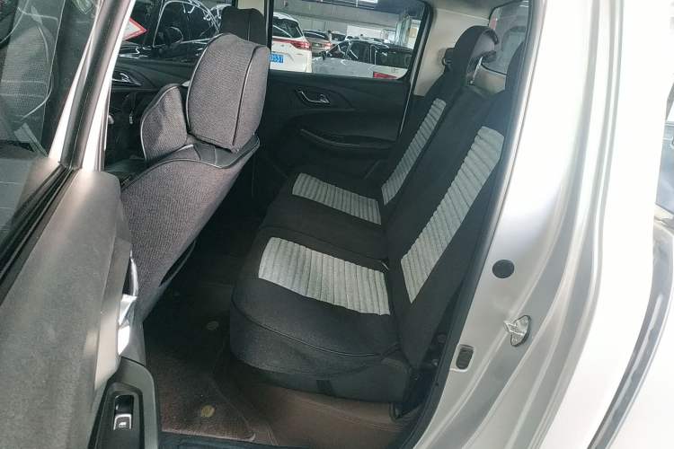 Used JMC Baodian 2020 2.5T Diesel Two-Wheel Drive Comfort Edition Long Wheelbase JX4D25A6L Left Rear Seat