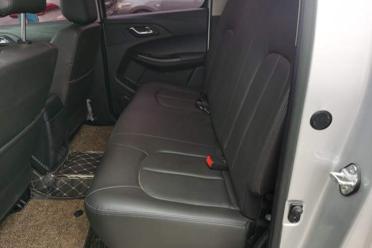 Used JMC Baodian 2020 2.5T Diesel Two-Wheel Drive Luxury Edition Long Wheelbase JX4D25A6L Left Rear Seat