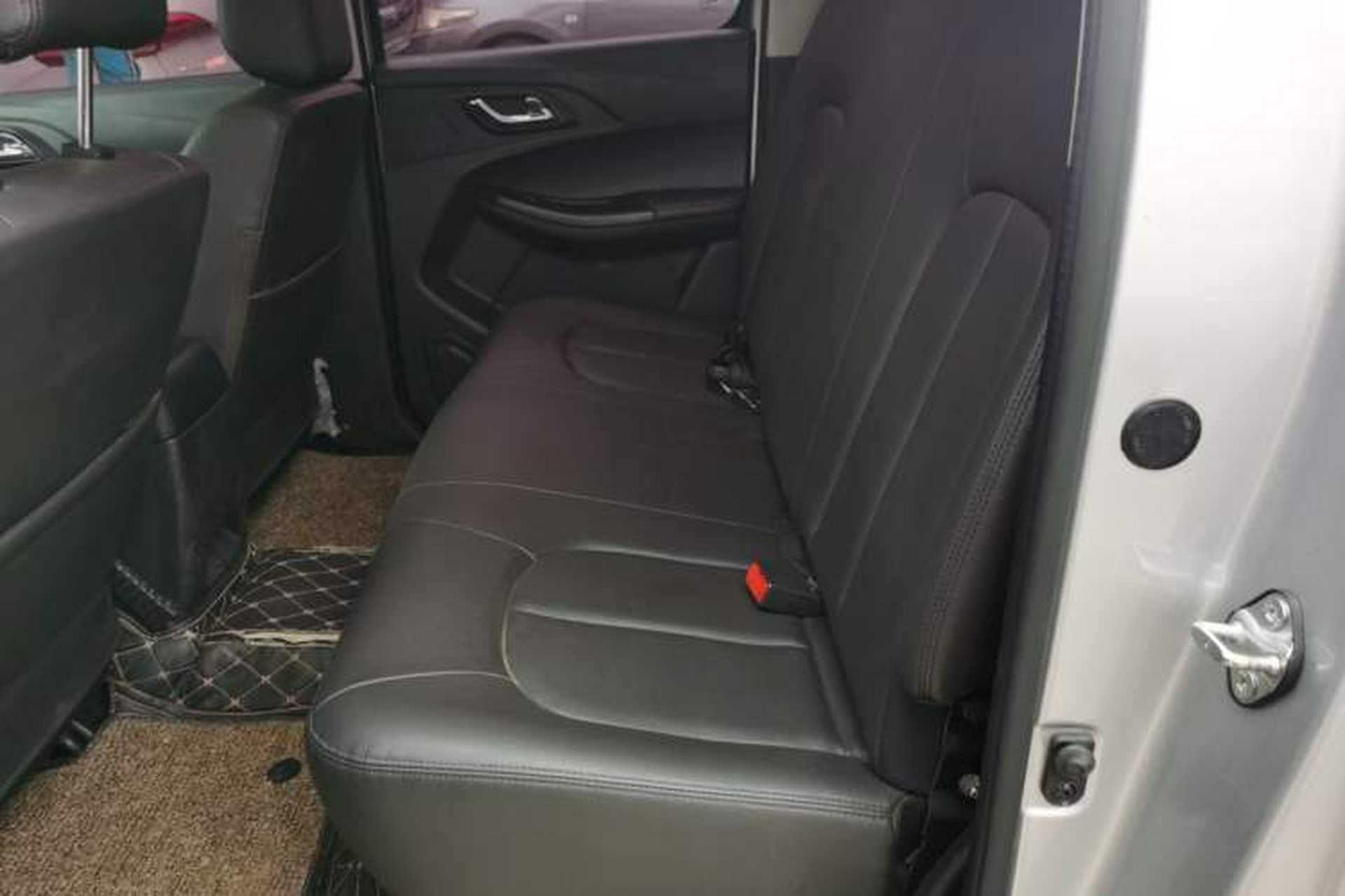 Used JMC Baodian 2020 2.5T Diesel Two-Wheel Drive Luxury Edition Long Wheelbase JX4D25A6L Left Rear Seat