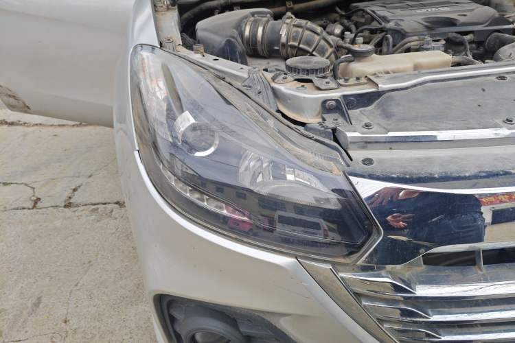Used JMC Baodian 2020 2.5T Diesel Two-Wheel Drive Comfort Edition Long Wheelbase JX4D25A6L Right Front Headlight
