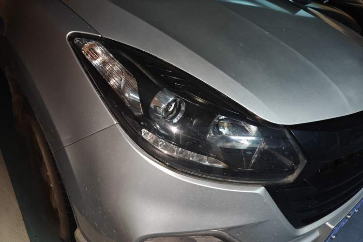 Used JMC Baodian 2020 2.5T Diesel Two-Wheel Drive Comfort Edition Long Wheelbase JX4D25A6L Right Front Headlight