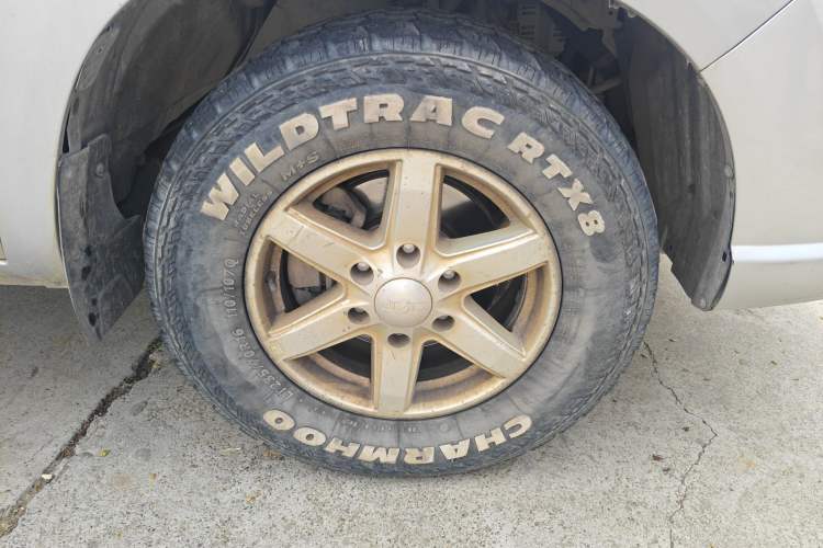 Used JMC Baodian 2020 2.5T Diesel Two-Wheel Drive Comfort Edition Long Wheelbase JX4D25A6L Right Front Wheel Hub