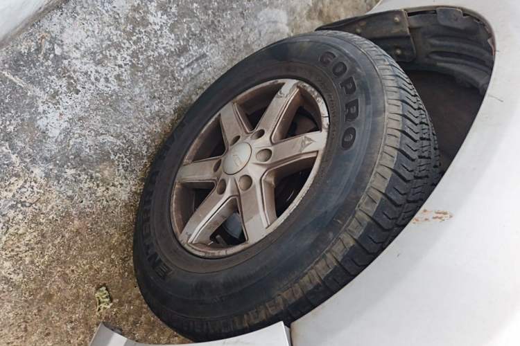 Used JMC Baodian 2020 2.5T Diesel 4x4 Comfort Edition Long Wheelbase JX4D25A6L Right Front Wheel Hub